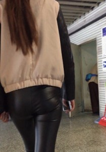 【熬夜猫】圆苹果皮裤MM貌似发现啦[125M]