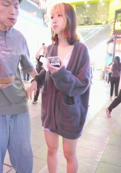 998(BC-AA-554)紫色包臀裙美女逛街..岔开腿白内13缝一条全湿了