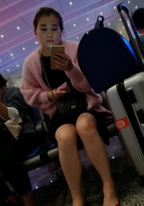 丰满美腿红色皮鞋[433M]