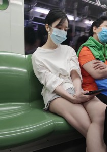 蓝鞋细长光腿美女[1.75G]