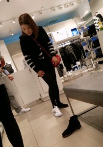 试鞋的黑丝美腿[732M]