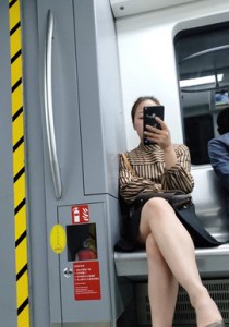 4K无水印性感美腿视频[513MB]