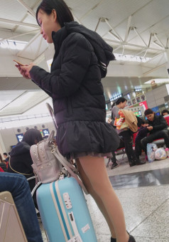 黑色滑雪衫肉丝美腿[858M]