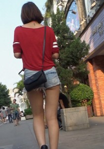 【熬夜猫】红衣少女的超短牛仔[869M]