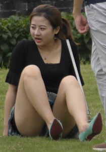 【王的女人】草地上的清秀美女[1.10G]