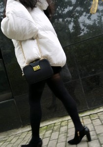 白色滑雪衫黑丝黑高[1.53G]