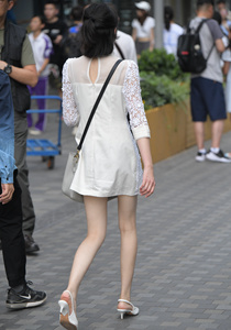 来自小县城的妹子高挑的个子玉一样的长腿[202P-4.4G]