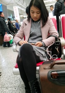 浅紫色大衣黑丝松糕鞋[720M]