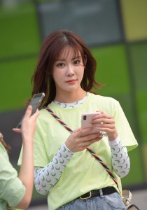 156两个绿绿的清凉美女61张