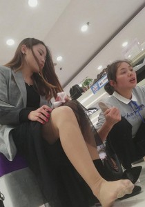 鞋店系列甜美气质小美女黑色连衣裙超薄肉丝高跟第一部[356M]
