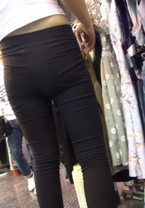 【街拍之魂】紧身黑裤美眉[453M]