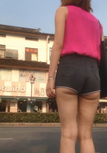 Phoenix-等公交的超短热裤MM[863M]