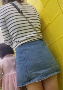 亲子乐园肉丝黑丝两辣妈经典诱惑超近距离丝腿特写第二部[408M]