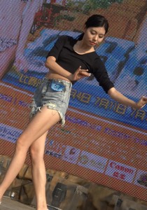 牛仔热裤美女舞蹈表演[1.15G]