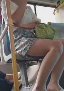 164公交极品凉鞋高跟肉丝长腿眼镜美女单人角度近拍3分30秒