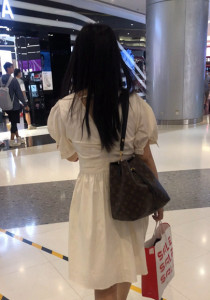 【TIMCOB】⭐CD原创⭐背LV小姐姐没憋住失禁了！湿的都黄了! [351M]