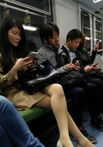 黄色风衣肉丝黄高[832M]