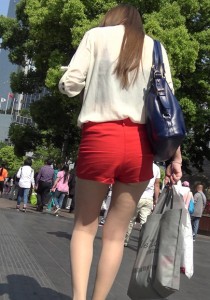 【街拍之魂】性感红热裤肉丝美妇[1.50G]