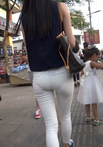 Paul大师作品-紧致白裤MM[1.41G]