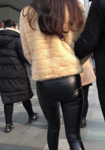 【熬夜猫】青春亮丽紧身皮裤[187M]