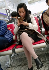 白色毛衣黑皮裙肉丝黑裸靴[662M]