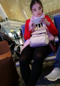 红色毛衣粉红色丝巾黑丝褐色裸靴[849M]