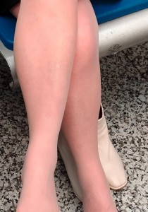 两个熟女比谁的肉丝袜脚更骚[2.22G]