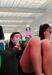 肆无忌惮晒丝足的少妇[1.44G]