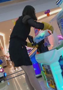 亲子乐园韵味蕾丝凉跟超薄肉丝袜少妇[728M]