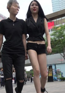 【若只是初见】大长腿小蛮腰超短紧身热裤美女[1.13G]