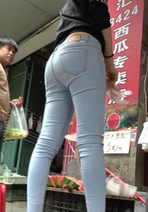 【渺小】切西瓜的紧身蓝牛MM[1.1G]