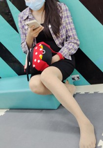 226亲子乐园再见长发轻熟宝妈修长丝腿真诱人4K视频三部