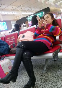 彩色条纹毛衣黑丝黑靴[821M]