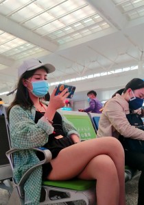 专注打游戏的极品肉丝袜美女[2.9G]