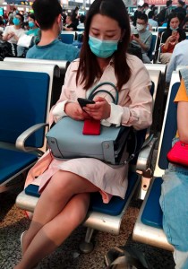 风衣肉丝袜高跟美女[950M]