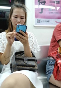 4K无水印性感美腿视频[277MB]