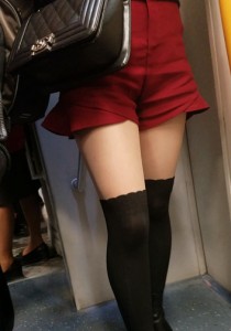 红色热裤肉加黑丝裸靴[711M]