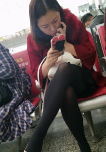 红色外套黑丝银色皮鞋[852M]