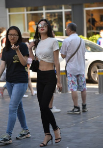 大长腿露腰高跟美女57张