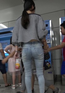 【若只是初见】清秀的极品高跟紧牛宽臀美女[744M]