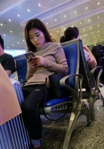 褐色高领毛衣牛仔裤裸靴[276M]