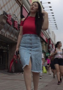 【街拍之魂】性感红衣大胸美女[1.28G]