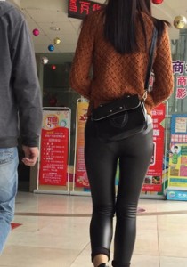 【JACK】按耐不住的紧身皮裤[373M]