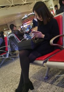 甜美的黑衣黑丝黑裸靴[747M]