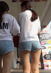 【熬夜猫】超短牛仔裤姐妹花[728M]