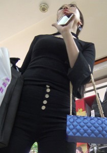 【街拍之魂】极品浅黄大高跟紧身黑裤美女[3.72G]