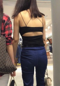 【熬夜猫】骚骚的紧身七分蓝喇叭裤裸背美妇[750M]