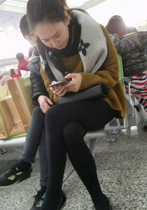 褐色毛衣黑丝[970M]