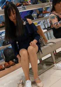鞋店系列长发连衣裙少妇肉丝袜平跟试鞋[608M]