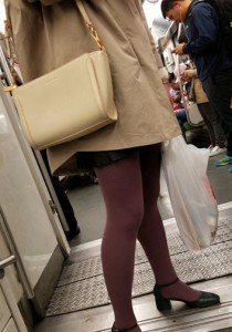 米色风衣紫丝黑高[563M]